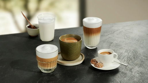 SIEMENS automatski kafe aparat TF303E01; EQ300; 15 Bara; Keramički mlin; Mlaznica za mlijeko za pjenjenje u šoljici; LCD display; coffeeDirect zaslon;  iAroma sistem; srebrena