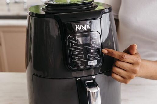 NINJA friteza AF100EU vrući zrak: 1550 W; kapacitet 3.8 L