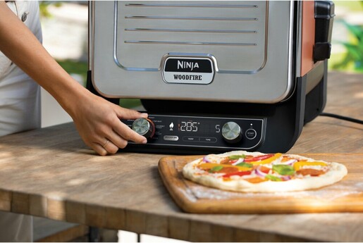 NINJA električna pećnica OO101EU Woodfire 8-u-1 za vanjsku upotrebu: 2400 W