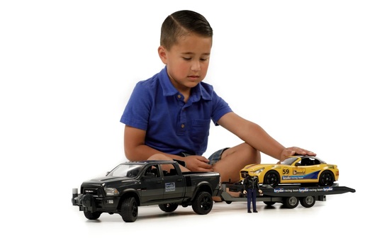 Bruder RAM 2500 terenac s prikolicom 2504