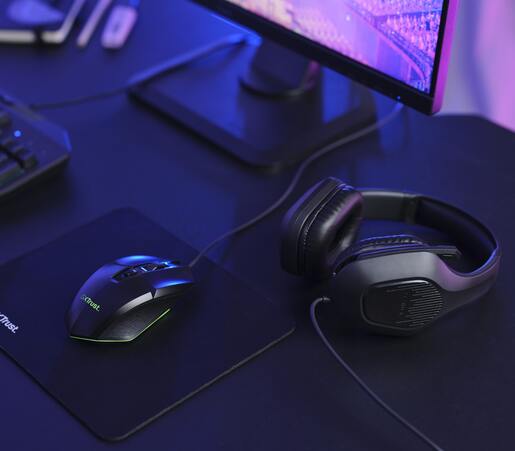 Trust miš slušalice i podloga za miš GXT790 3-in-1 gaming bundle, crna boja