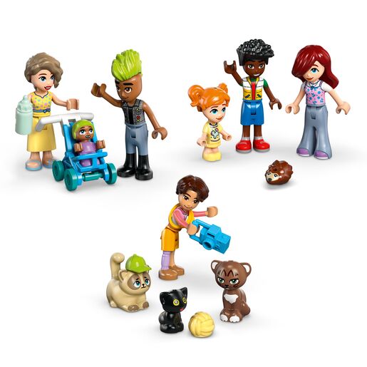 LEGO® Friends Stanovi i trgovine u Heartlakeu 42670