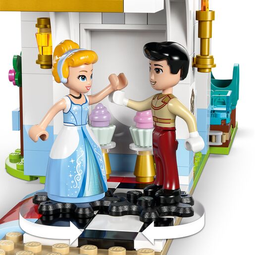 LEGO® Disney Princess Pepeljugin dvorac i kočija s konjem 43275