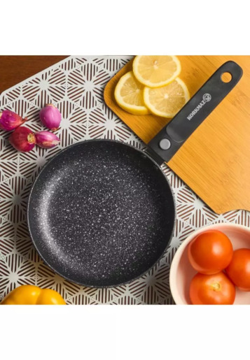 KORKMAZ Praktika tava 18x3,2