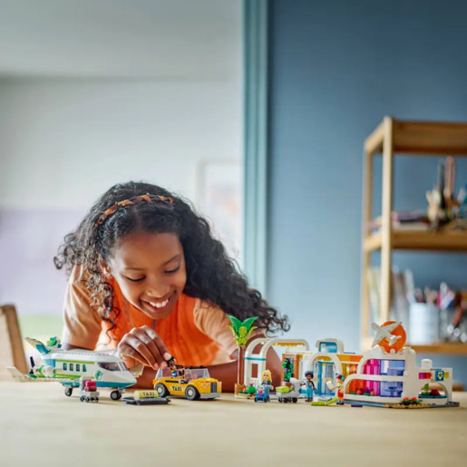 LEGO Avion i zračna luka u Heartlakeu 42656