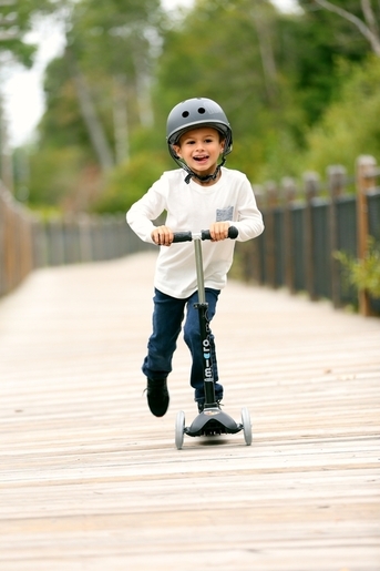 Mini Micro Deluxe ECO LED Black romobil