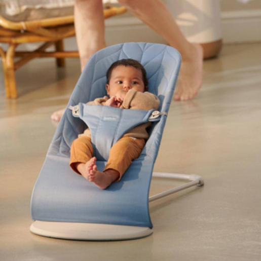 BABY BJORN Bouncer Bliss Woven plava