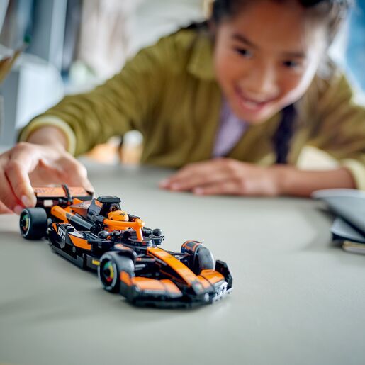LEGO® Trkaći automobil McLaren F1® Team MCL38 77251