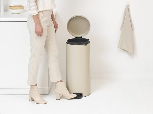 Brabantia Newicon Pedal kanta za smeće 30l, SOFT BEIGE 149962