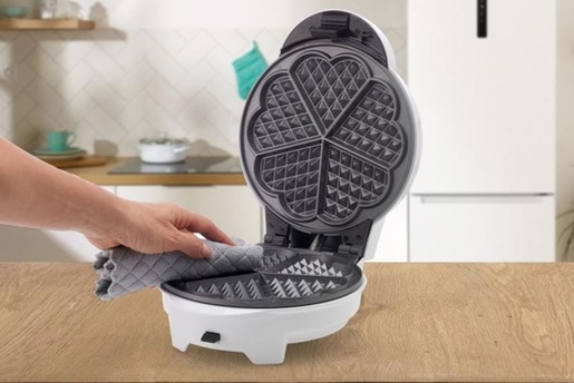GORENJE aparat za waffle, 700 W, Ø 20 cm, neprianjajuća ploča