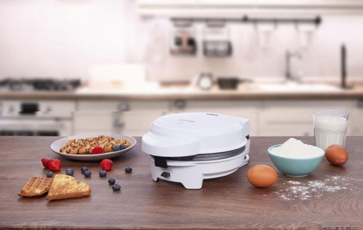 GORENJE aparat za waffle, 700 W, Ø 20 cm, neprianjajuća ploča