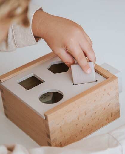 Label Label Drvena kutija za sortiranje oblika - Nougat