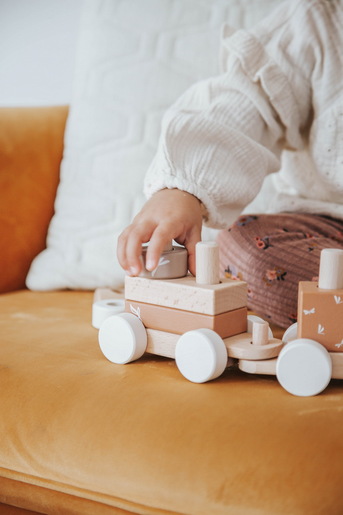 Label Label Drveni didaktički vozić za slaganje - Nougat