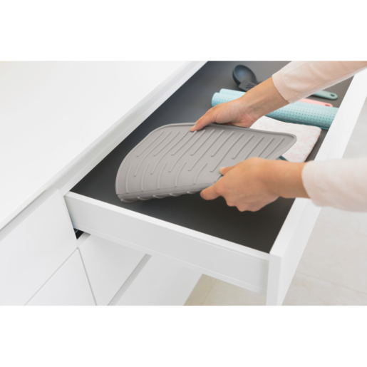 Brabantia silikonska podloška za odlaganje posuđa, siva