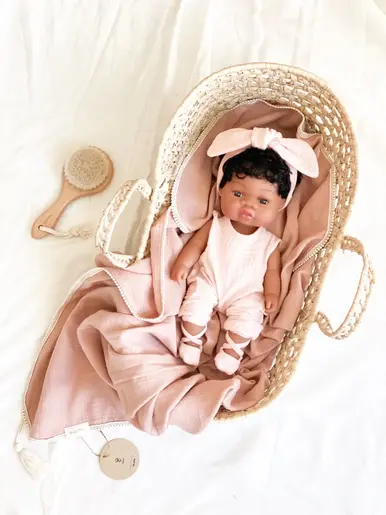 Mrs Ertha lutka Loreta - Shiny