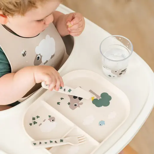 Done by Deer prozirna Tritan čaša - Tiny Farm Sand