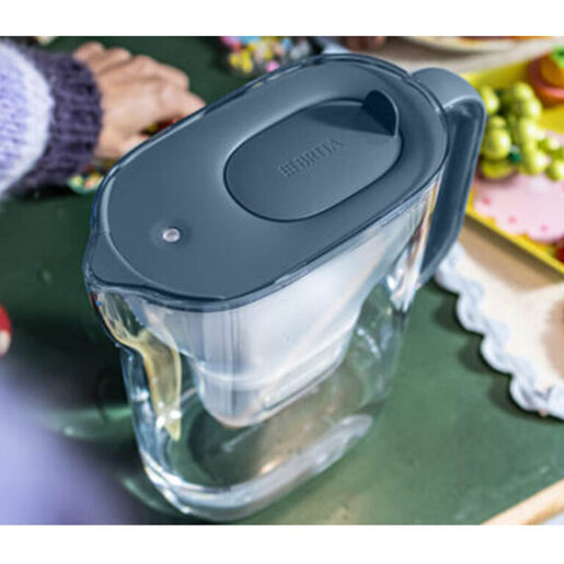 Brita Style Essential bokal za filtriranje vode 2,4 l plavi + 2 GRATIS filtera