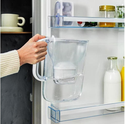 Brita Style Essential bokal za filtriranje vode 2,4 l plavi + 2 GRATIS filtera