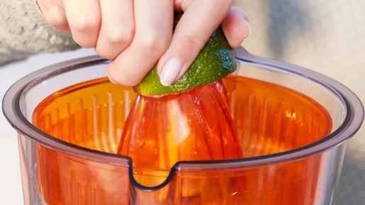 BOSCH kuhinjski robot MUMS2VM40 Serie 2, 900 W, 3.8 L,7 brzina, crno/srebrni