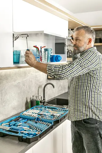 HOEGERT 131-dijelni set alata za domaćinstvo i radionicu 1/4″, 3/8″, 1/2″ HT1R439