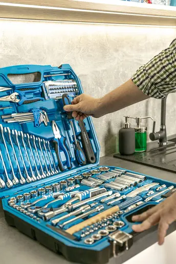 HOEGERT 131-dijelni set alata za domaćinstvo i radionicu 1/4″, 3/8″, 1/2″ HT1R439