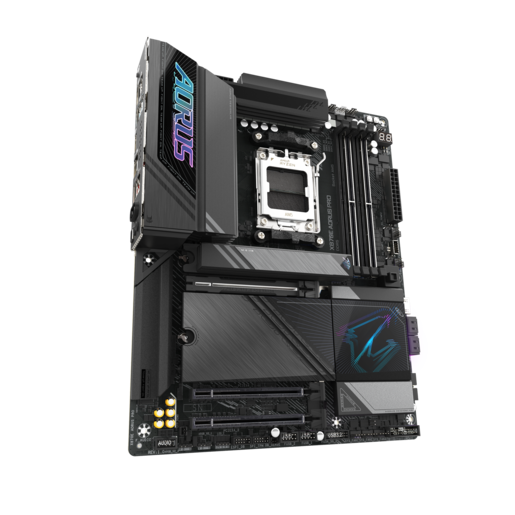 GIGABYTE matična ploča X870E AORUS PRO AM5, 4x DDR5, 4x M.2, 4xSATA 2x HDMI, 10x USB, ATX