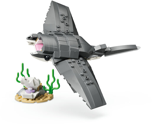 LEGO® Creator Opasni morski pas i škrinja s blagom 31381