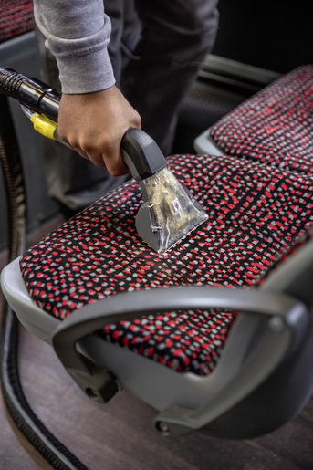 Karcher mašina za dubinsko čišćenje Puzzi 8/1