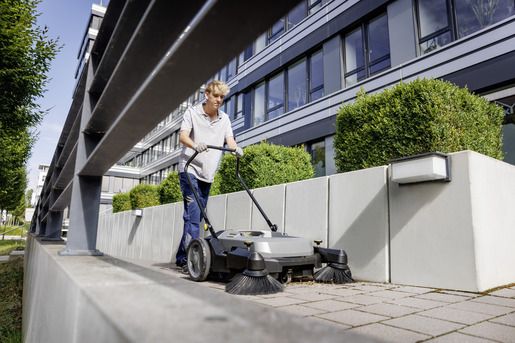 Karcher uređaj za metenje sweeper KM 70/20 C 2SB