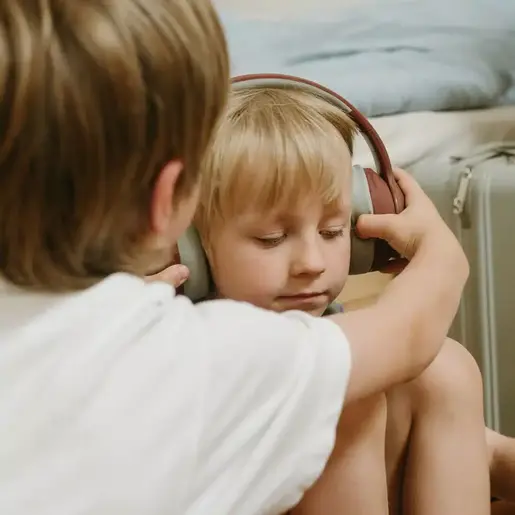 Kidywolf K-EARS Bluetooth slušalice za djecu i tinejdžere 85 dB – Red Dark