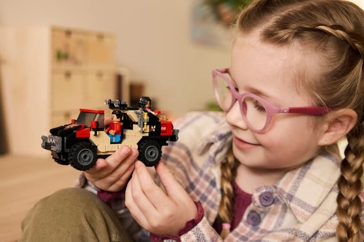 LEGO® Jurassic World Bjekstvo raptora terencem 76972