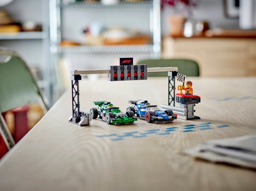 LEGO City F1 Grid s trkaćim autima VCARB i Sauber 60474