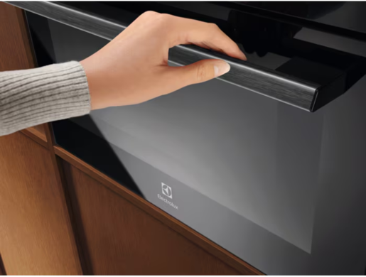 Electrolux pećnica sa mikrovalnom LVL8E09Z