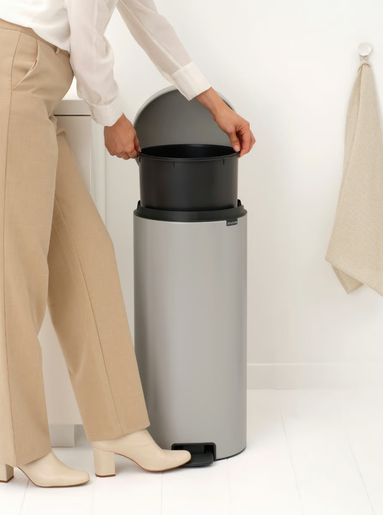 Brabantia Newicon Pedal kanta za smeće 30L, soft grey / 254949