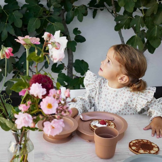Elodie Siperak sa rukavima i kecelja - Autumn Rose