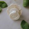 Elodie simetrična cucla/duda Kaučuk - Bloom Vanilla White 3m+