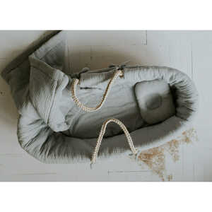 Bellamy Moses set (posteljina/navlaka, plahta, prekrivač i jastuk s udubljenjem za glavu), sivi