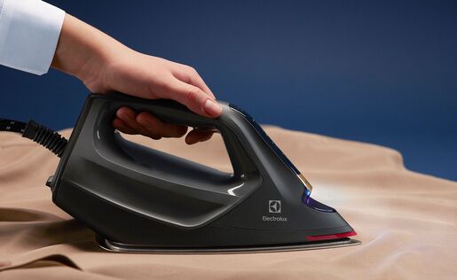 Electrolux parna postaja E8ST1-8EGM Renew 800