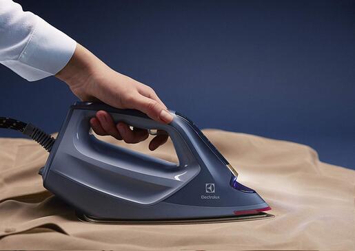 Electrolux parna postaja E8ST1-6DBM Renew 800