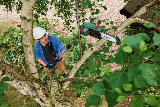 BOSCH teleskopska akumulatorska lančana pila za grane UniversalChainPole 18