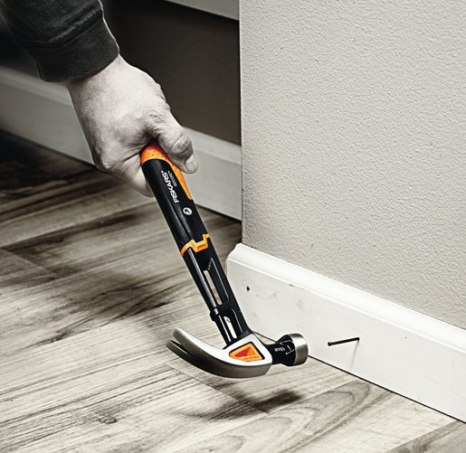 FISKARS čekić M (zakrivljeni) 340mm/885g IsoCore