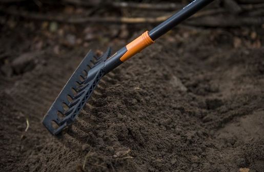 FISKARS univerzalne grablje Solid 410mm 12z “nenasađene“