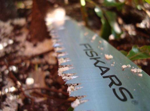 FISKARS vrtna pila s fiksnim nožem SW84 500mm