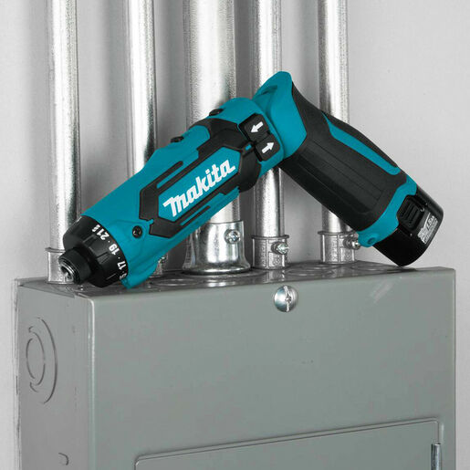 MAKITA akumulatorski odvijač DF012DSE (7.2V, Li-ion, 1.5Ah, 5.6Nm)