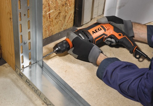 AEG električna bušilica BE750RE