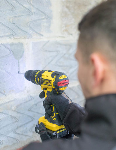 STANLEY akumulatorska udarna bušilica 18 V, 2 akumulatora, punjač, kofer - FMC628C2K