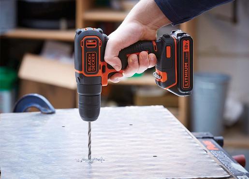 BLACK & DECKER set akumulatorska bušilica i pribor 18 V - 2 akumulatora i 120 dijelni pribor - BCK186D2KA