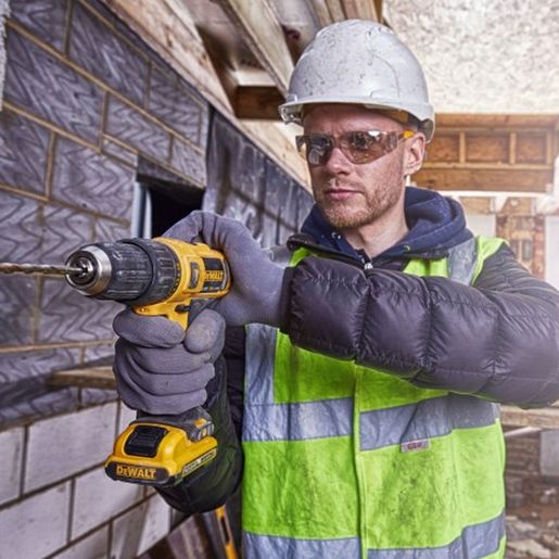 DEWALT akumulatorska udarna bušilica, 2 akumulatora , punjač, kofer - DCD716D2