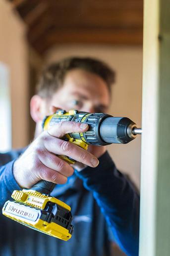 STANLEY FatMax akumulatorska udarna bušilica - 2 akumulatora, punjač, kofer - FMC625D2