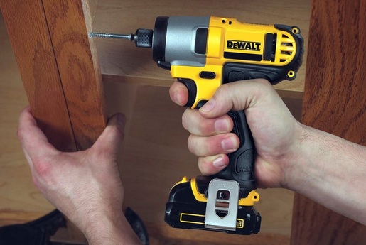 DEWALT akumulatoski set DCK211D2T DCD710 + udarni odvijač DCF815 10.8 V (2 akumulatora 2.0 Ah, brzi punjač, TSTAK kofer)